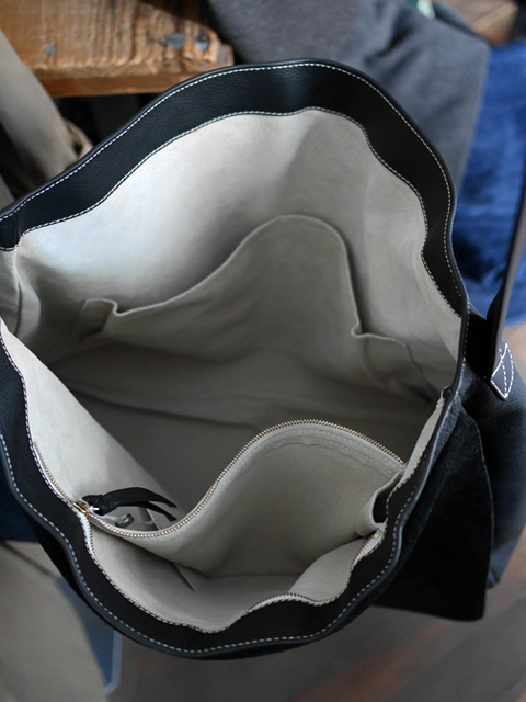 COMOLI Leather Shoulder Bag Black | 大阪心斎橋のメンズ洋服の