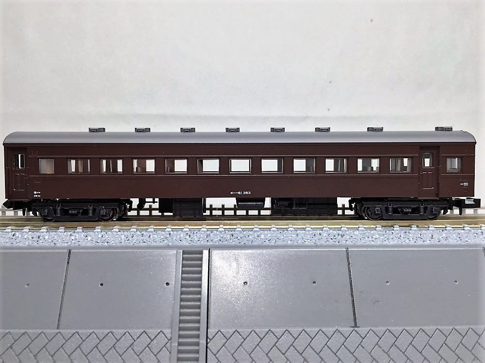 オハ61系客車（オハユニ61など）が入線です。KATO 10-1370 特別企画品