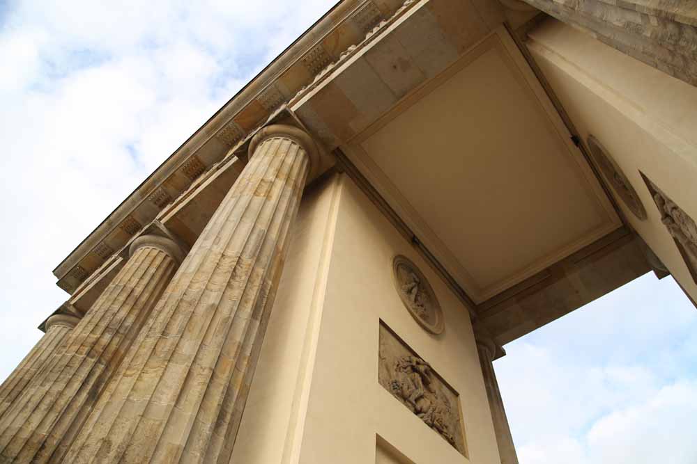 ブランデンブルク門で観光写真を撮ってベルリン中央駅に向かう | 嫁と