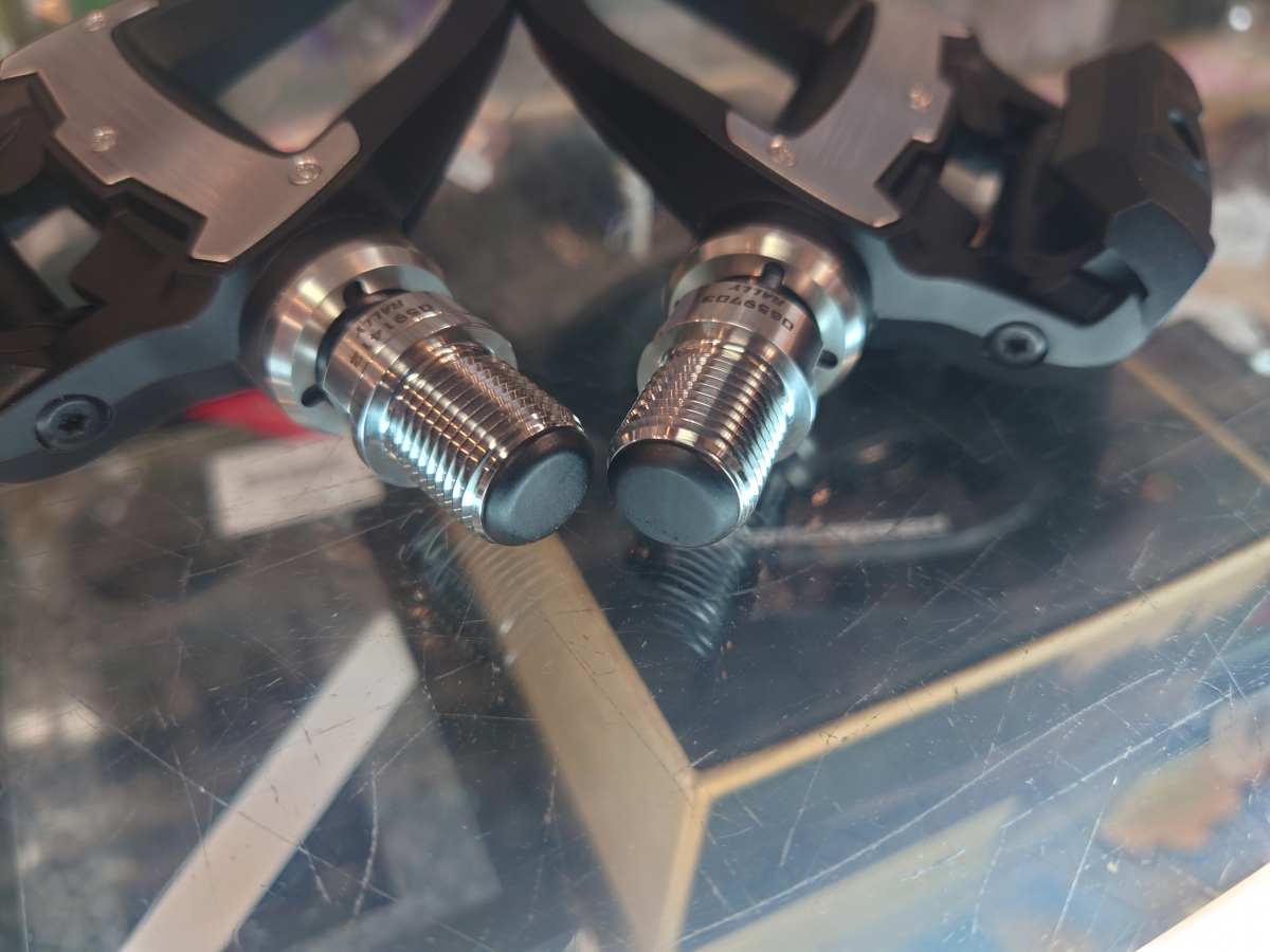 人気のペダル型パワーメーター再入荷！両足計測シマノクリート対応