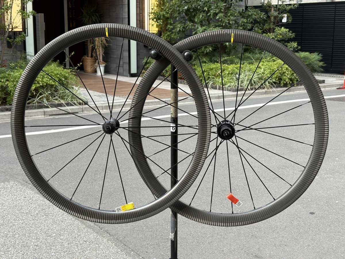 リムブレーキ】20万円台！コスパ最高のカーボンホイールMAVIC COSMIC
