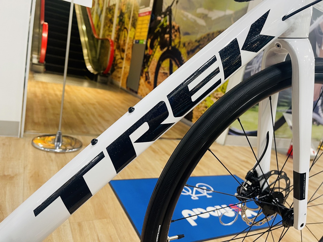 TREK】黒×白の王道カラーを纏ったDOMANE AL3 DISCが入荷。 | 九州で