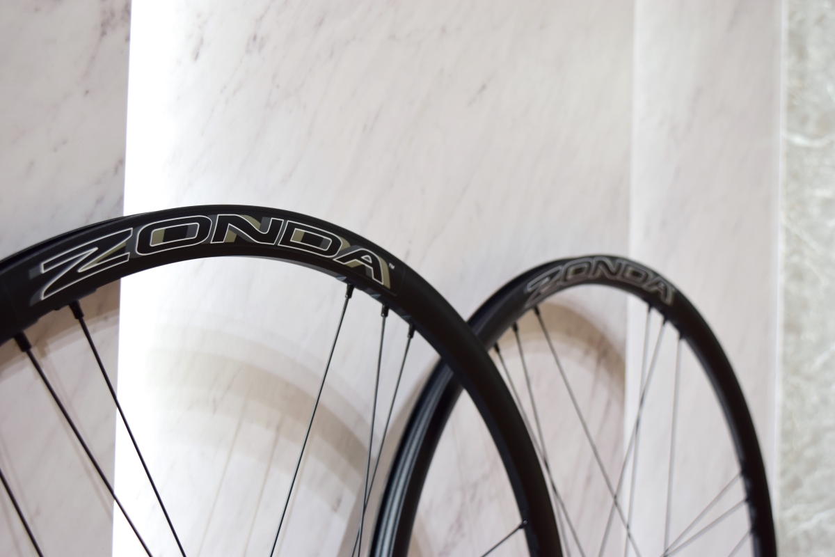 よく回ると評判の「CAMPAGNOLO ZONDA」1セット在庫アリ！初めての