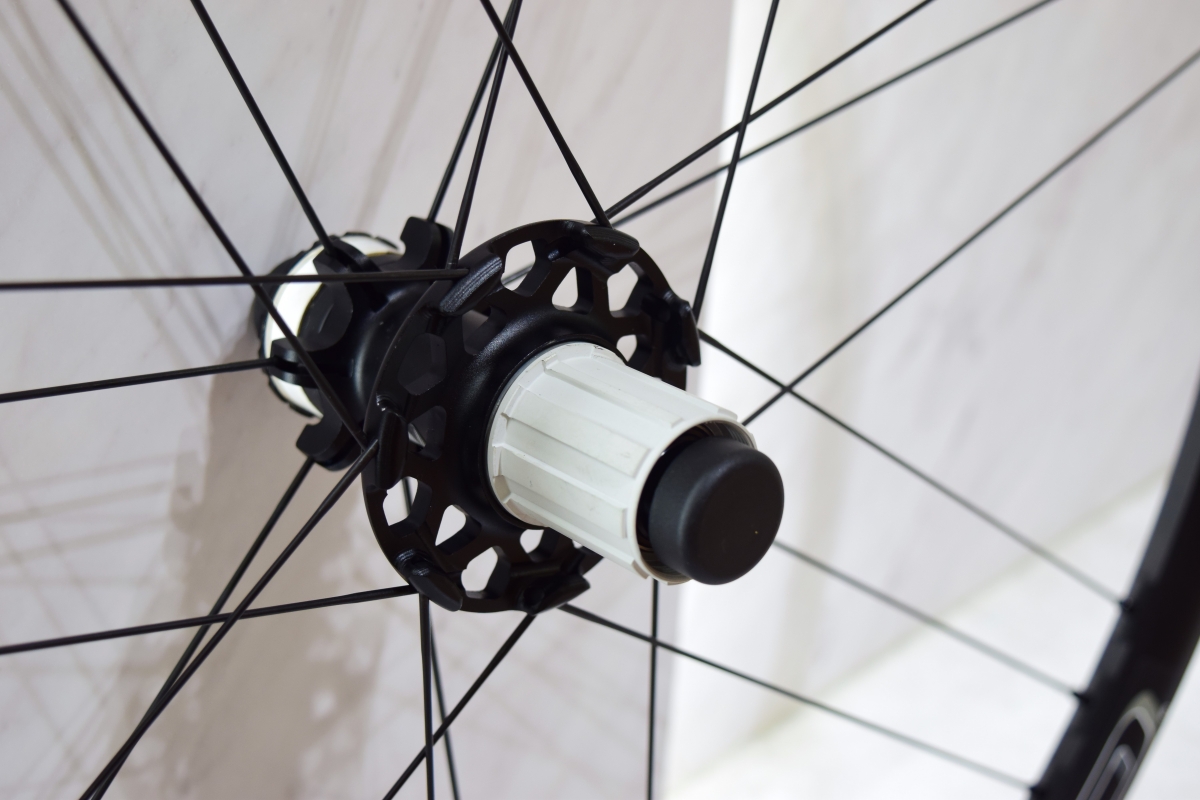 よく回ると評判の「CAMPAGNOLO ZONDA」1セット在庫アリ！初めての