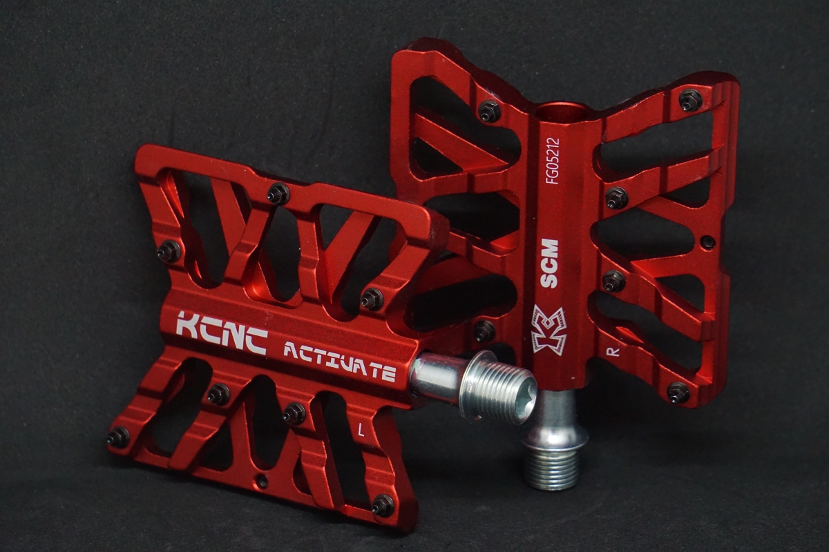 ロード＆クロスバイクに超ピッタリ！スポーティーな超軽量アルミ製