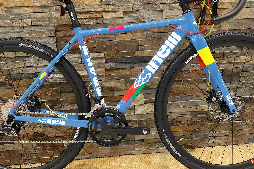 Cinelli】ここまでカラフルなモデルも珍しい?!視覚的に楽しいだけで