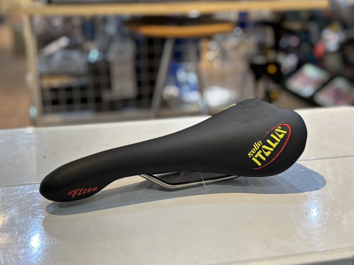 ITEM】元祖軽量サドル！根強い人気を誇るセライタリアのフライトが入荷