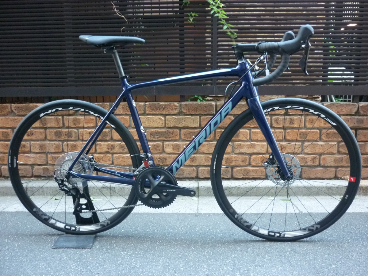 MERIDA】『SCULTURA 700』バランスの取れた105ディスク＋アルミロード