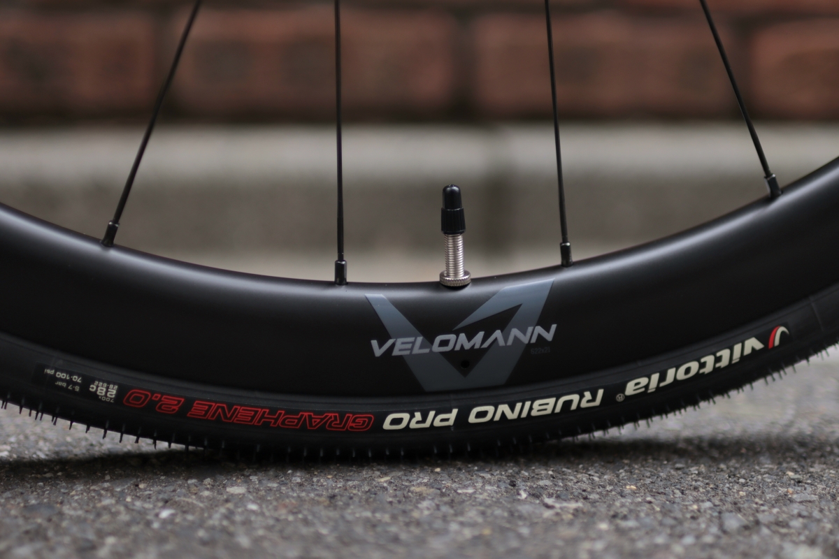 BIANCHI】まだこんなお買い得品が！カーボンホイール付き完成車が驚き