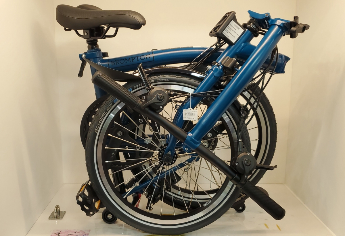 BROMPTON】往年の人気カラーを彷彿とさせるオーシャンブルーのS6L店頭