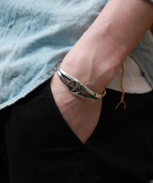 amp japan（アンプジャパン） バングル トライアングル ワイヤー