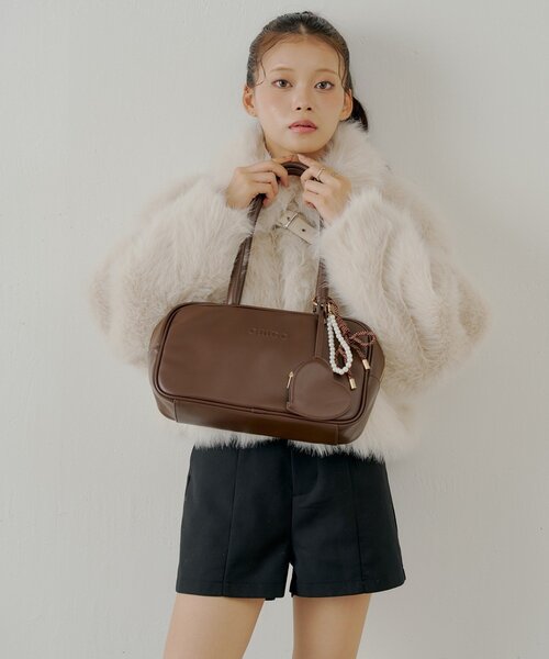 Chico（チコ） ボストンバッグ 「2サイズ展開」チャーム付きスクエア