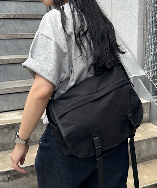 COLONY 2139（コロニー トゥーワンスリーナイン） ショルダーバッグ