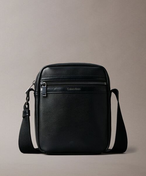 Calvin Klein（カルバン・クライン） ショルダーバッグ クロスボディ
