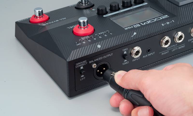B2 FOUR Effects & Amp Emulator | ZOOM