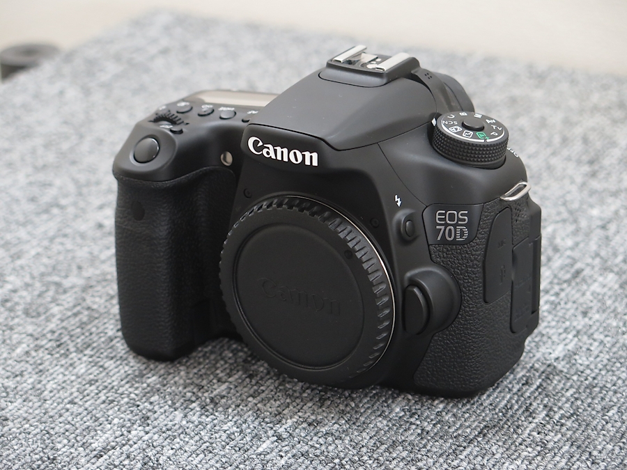 Canon EOS 70D ダブルズームキット+アクセサリーセット@22890 / 中古