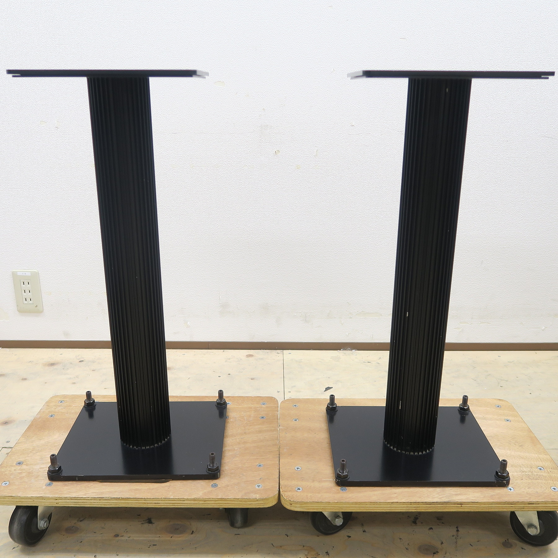 Cランク】クライナ KRYNA 型番不明 スピーカースタンド @54586 / 中古