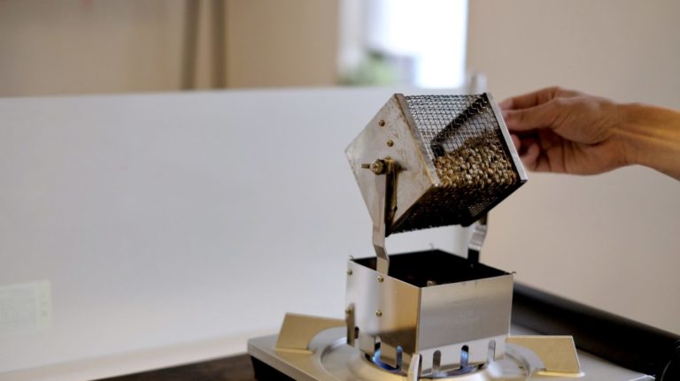 アウベルクラフトの手回し焙煎機を使ってコーヒー自家焙煎に挑戦