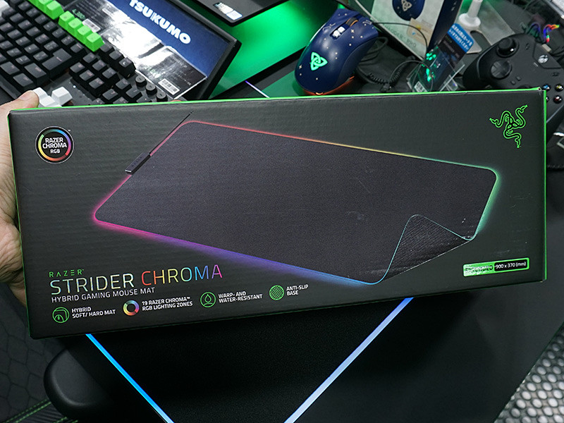 Razerの光る大判マウスパッドが2製品、「Strider Chroma」は23,980円