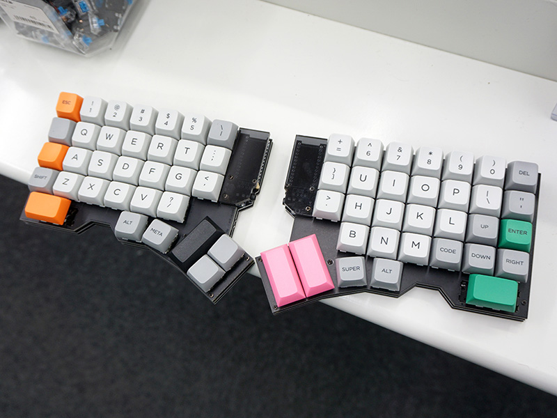 左右分割型の60%キーボード自作キット「Manta60」が入荷 - AKIBA PC