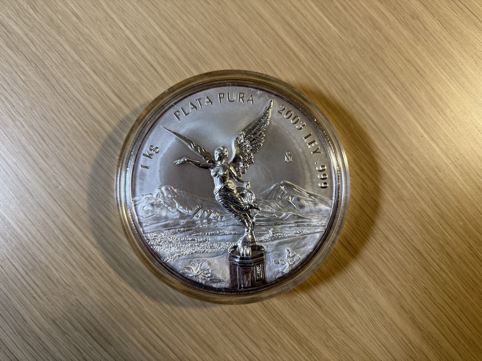 メキシコ リベルタード 1キロ銀貨 2003年を買取させて頂きました