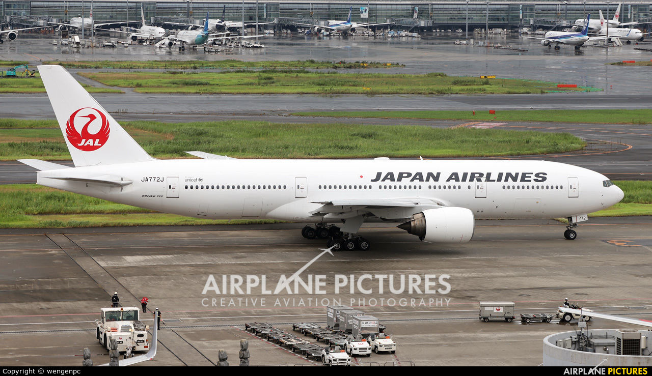 JAL - Japan Airlines Boeing 777-200 JA772J at Tokyo - Haneda Intl