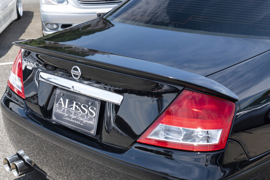 言葉では表現できない特別なオーラを纏った34セドリック - ALESS MAGAZINE