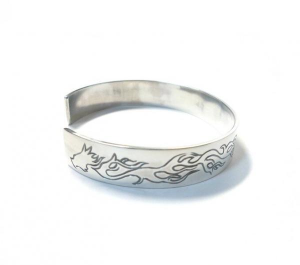 デザインの模様を彫金したバングル – オーダーメイドシルバー