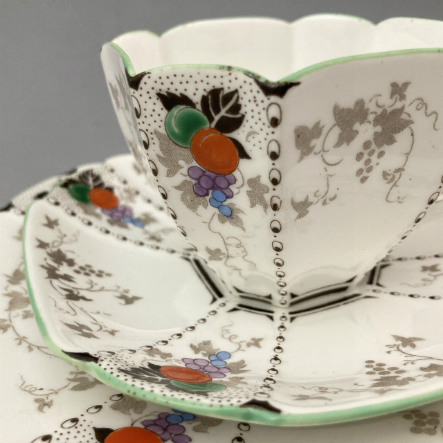 シェリー「クイーンアン ティートリオ – Peaches and Grapes