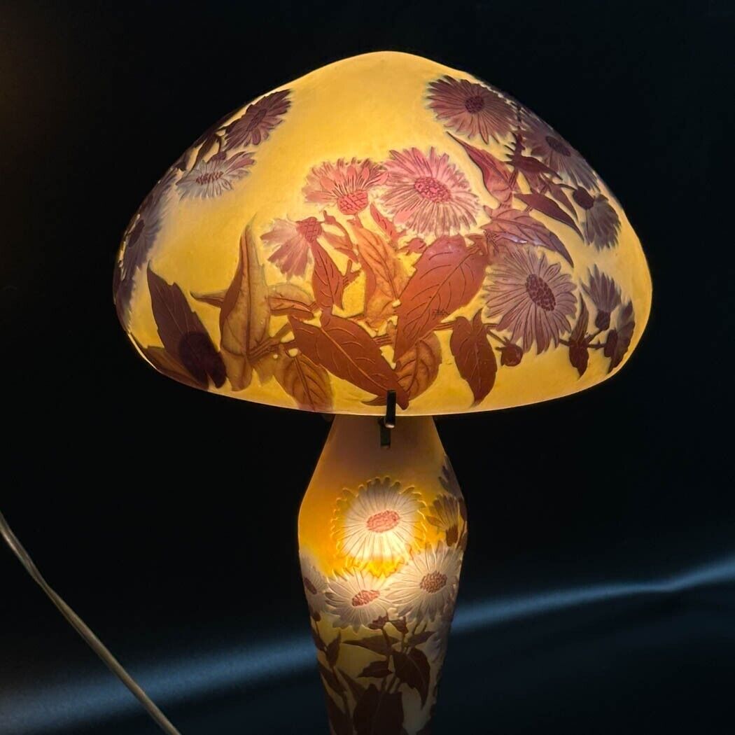 エミールガレ マーガレットの花が描かれたテーブルランプ 1910年頃の