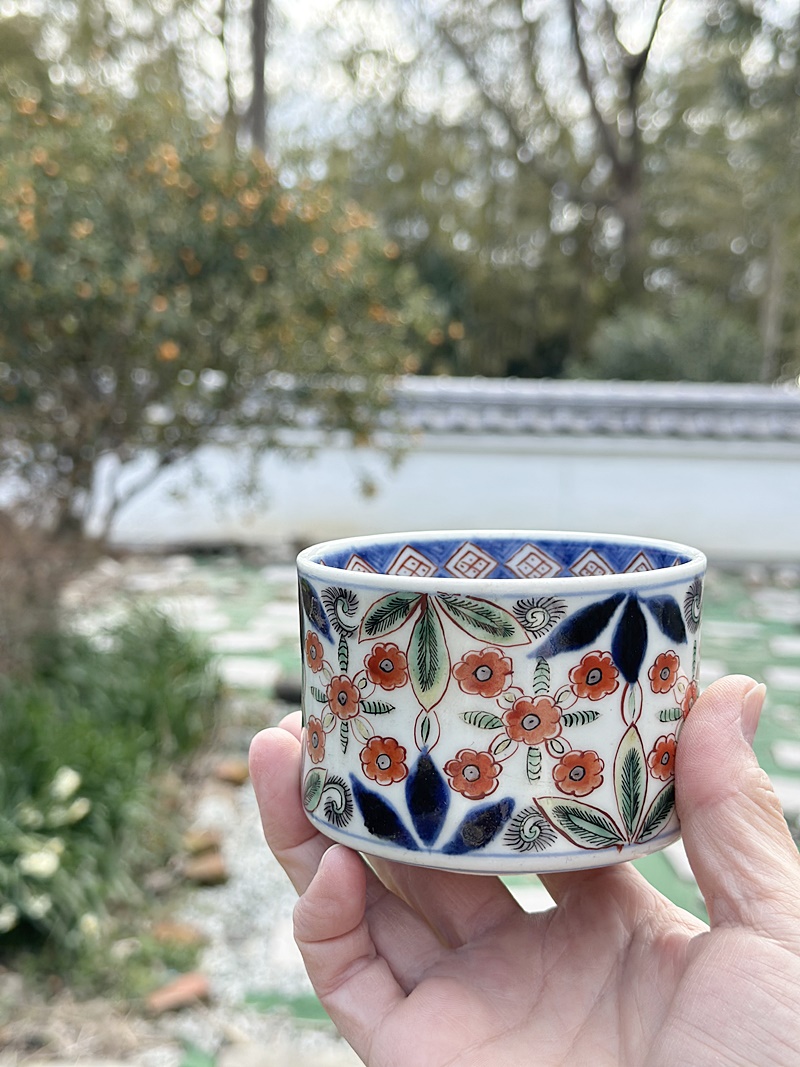 古伊万里 色絵 草花模様 かなり大きめ半筒蕎麦猪口 - 生活骨董と古布の