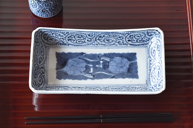 古伊万里 染付 蛸唐草 富貴長春 長皿 - 生活骨董と古布のアンティーク
