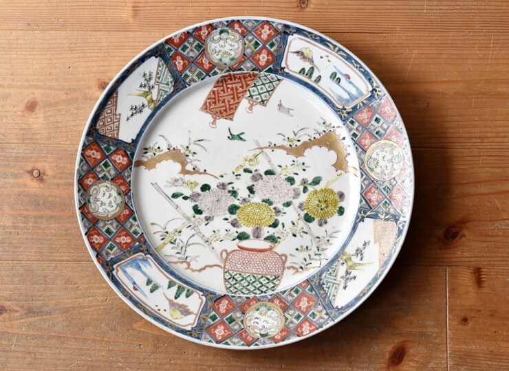 古伊万里 色絵 壺に菊花 生け花の図 亀甲模様に龍 45.5㎝ 大皿 - 生活