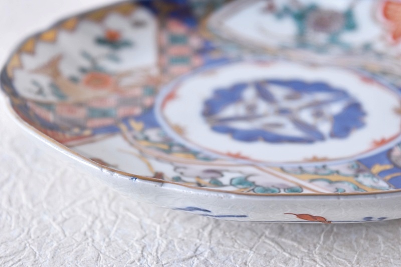 伊万里 色絵 扇面に花 輪花型 七寸皿 - 生活骨董と古布のアンティーク