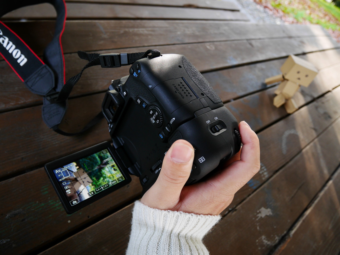 実機レビュー】EOS8000Dの機能性とバッテリーグリップ - とるなら