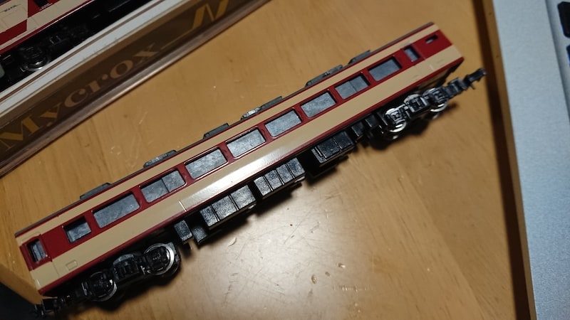 今はなき「しなのマイクロ」の真鍮製157系が入線！ | あそぶログ！