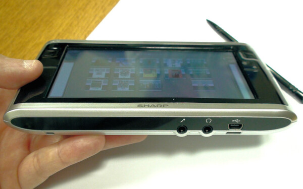 ASCII.jp：シャープ、小型タブレットの新「NetWalker」を発表 (1/2)