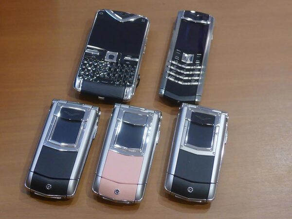 ASCII.jp：格安SIM時代のいま、あの100万円ケータイ「VERTU」を買おう