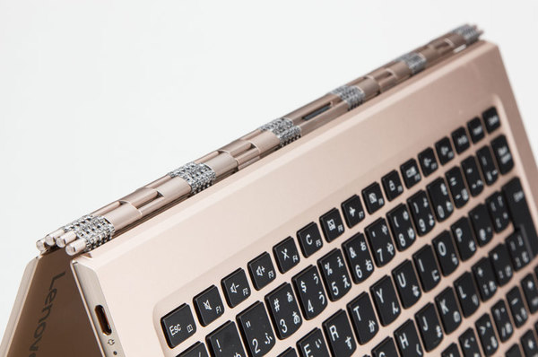 ASCII.jp：お洒落で薄型で4Kの15万円台ノートPC「YOGA 910」は外で使い