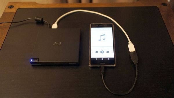ASCII.jp：スマホと直結できるUHD BDドライブが超便利 (2/4)