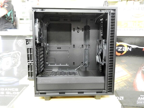 ASCII.jp：コンパクトミドルタワー「Define 7 Compact」がFractal