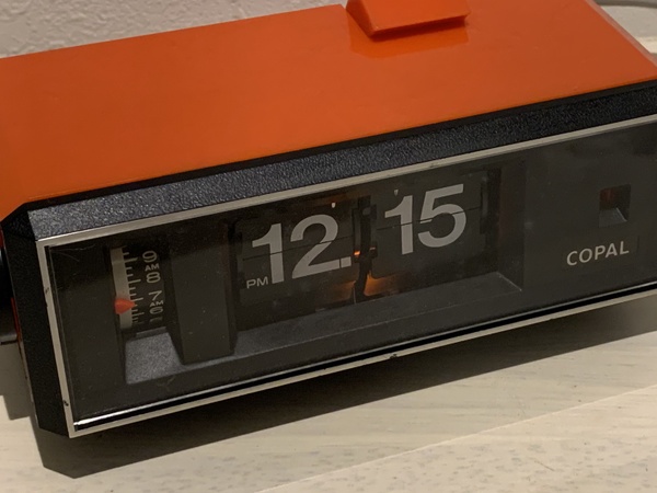 ASCII.jp：昭和レトロ感がすごい 懐かしいパタパタ時計が出てきました