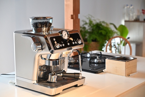 ASCII.jp：デロンギ、趣味を極める新型エスプレッソマシン 味を追求