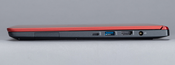 ASCII.jp：メタリックなレッドがカッコいい！ 10万円台のノートPC