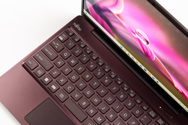 ASCII.jp：富士通ノートPCの中で一番のイケメン「LIFEBOOK CH90/G3」は