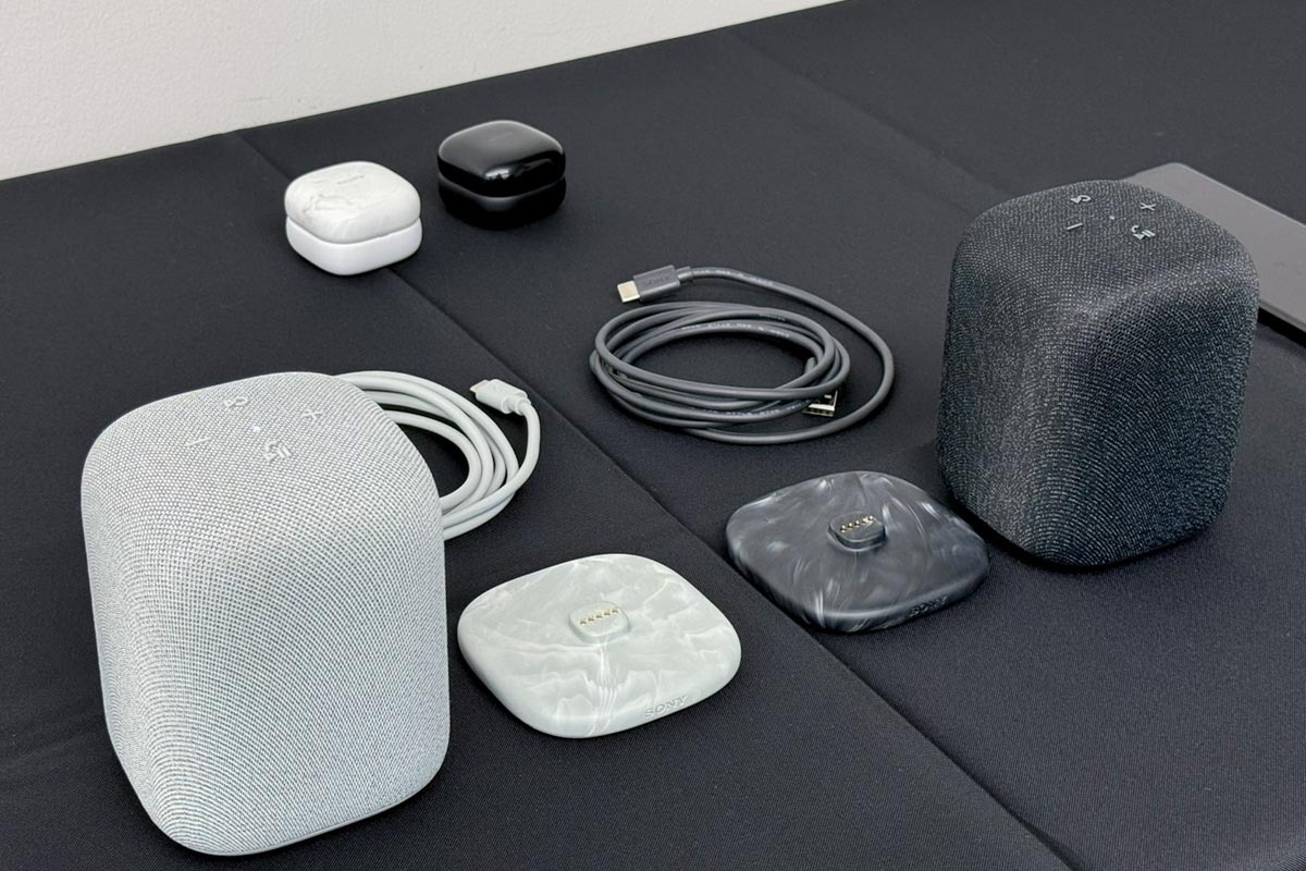 ASCII.jp：高さ約11cm、手のひらサイズでイヤホンとリンクするソニー