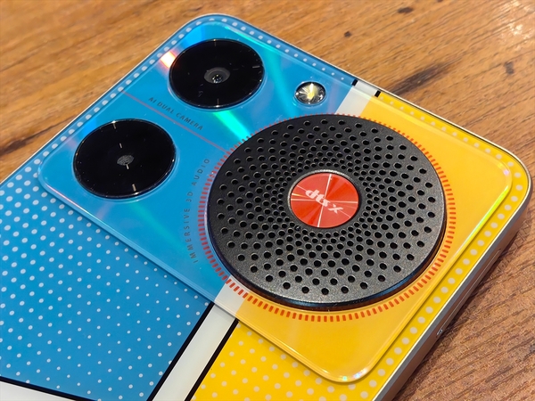 ASCII.jp：2人同時に音楽を楽しめる青春スマホ「nubia Music」に新しい