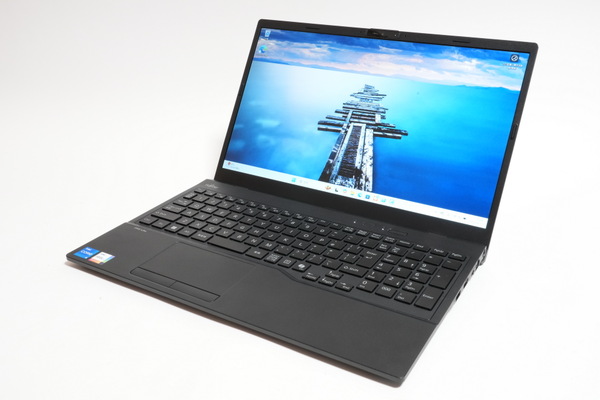 ASCII.jp：15型なのに1.7kgなうえ8万円台で買える最新モバイルPCを使っ