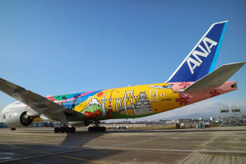 ANAの特別塗装機「HELLO 2020 JET」が伊丹空港でドックアウト 東京2020
