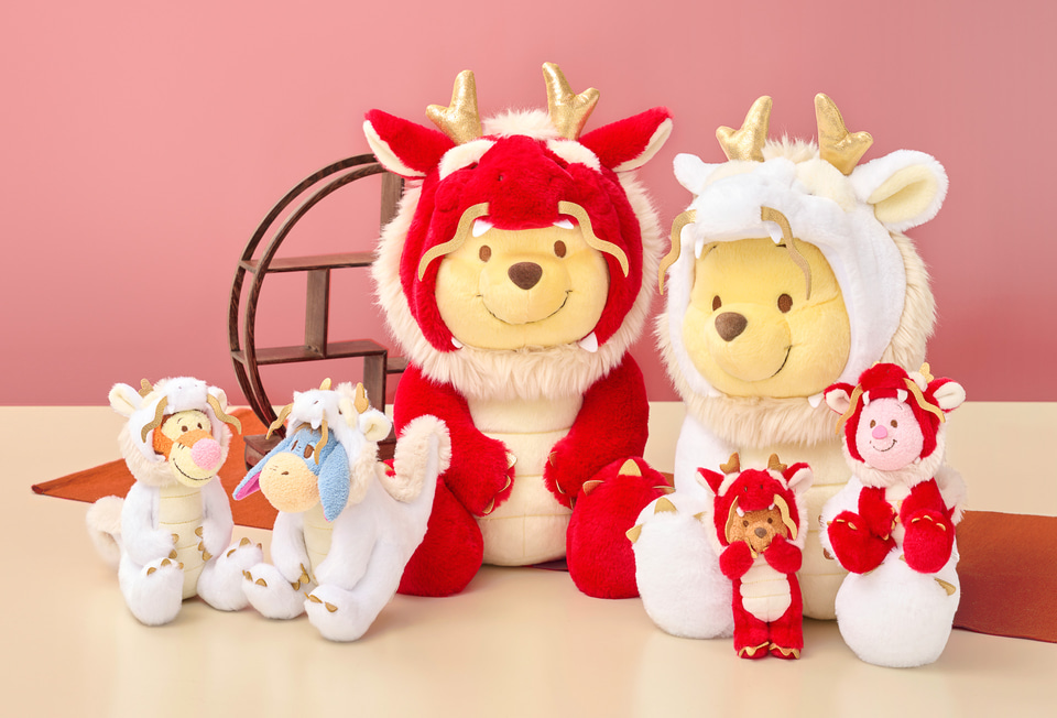 ディズニーストアで干支プー発売決定！ 辰コス姿に2024年もなんだか